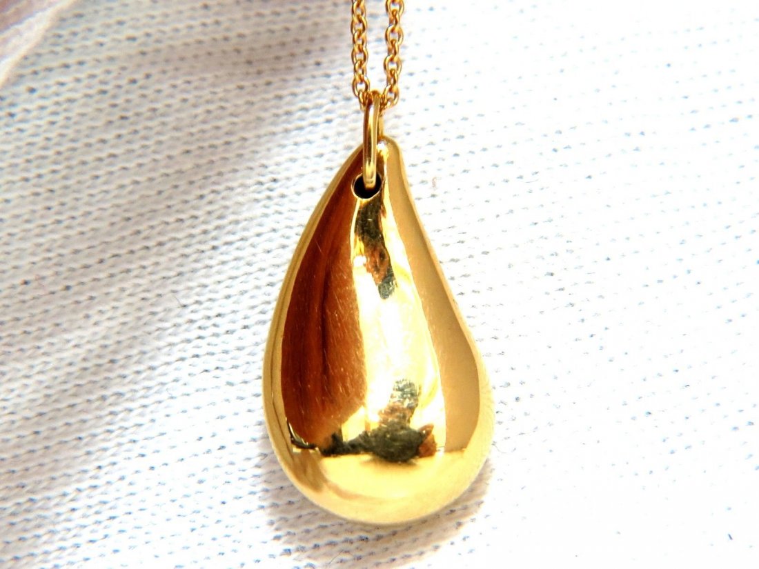 Designer Authentic Tiffany Elsa Peretti 18KT Gold Drop: Authentic Tiffany, Gold drop Pendant and chain.Preowned & Good condition.shining high polish gorgeous 3d designPendant Measures: .80 inch long.47 inch wide & .26 inch thickmarked: " Tiffany & Co Peret
