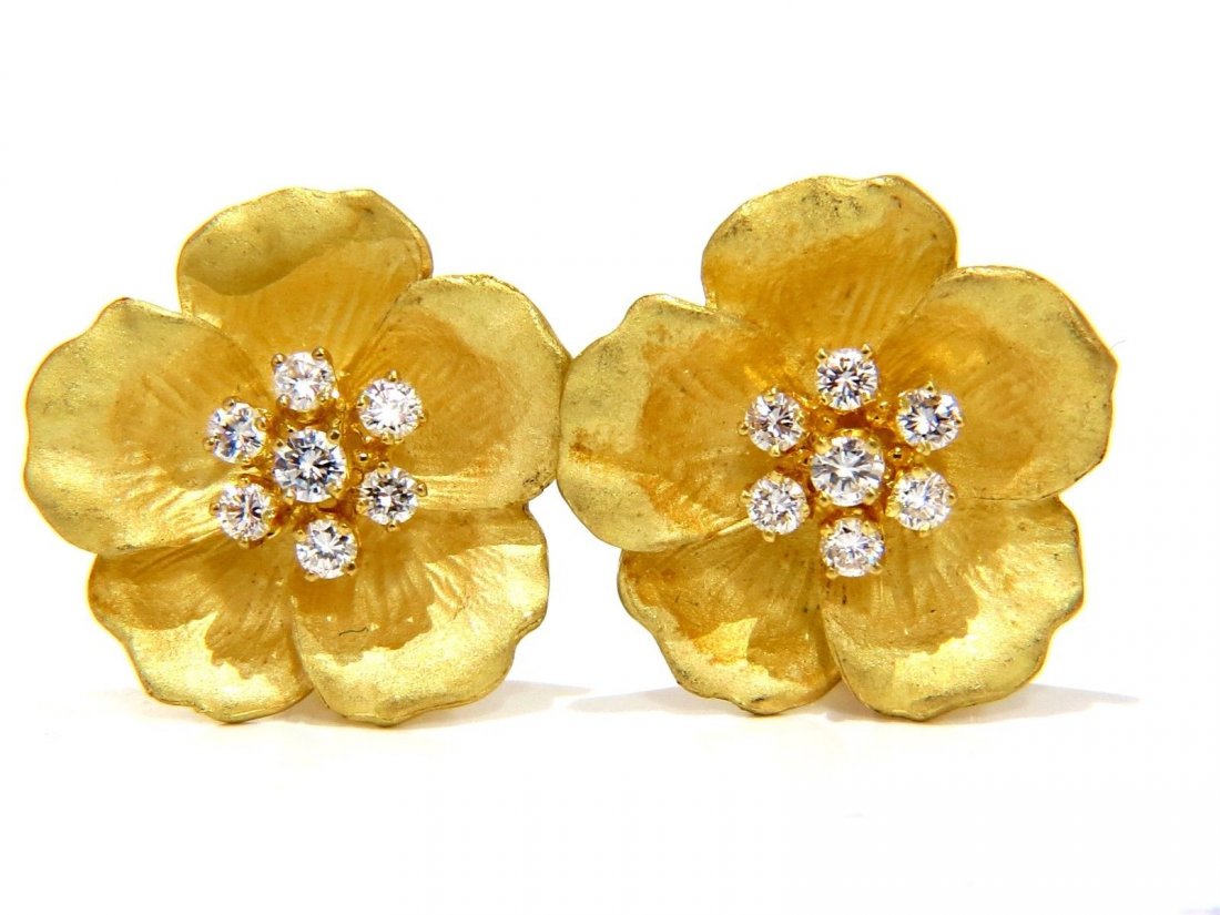 1.00CT DIAMONDS 3D STILL LIFE PETALS CLUSTER FLOWER: 1.00ct. Natural diamonds 3D Flower earrings. Please guess the specie.5 petals, overlapping each other & satin finish.E-colorVs-1 clarity.17 Grams.18kt. yellow gold..84 Inch Diameter.Comfortable omega
