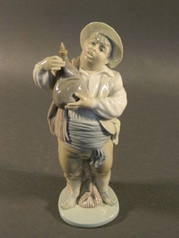 Lladro Man with Jug - Sancho Panza: G28D Size: 8.5" T