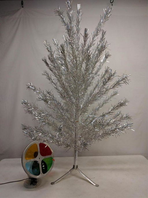 Vintage Aluminum Christmas Tree With Color Wheel Aug 24 2019 Vintage Aluminum Christmas Tree With