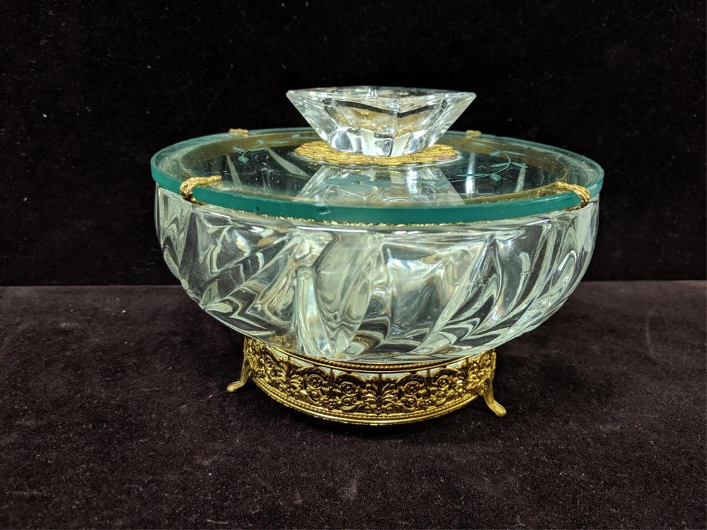 Vintage Crystal Divided Dresser box or candy dish (1 of 2)