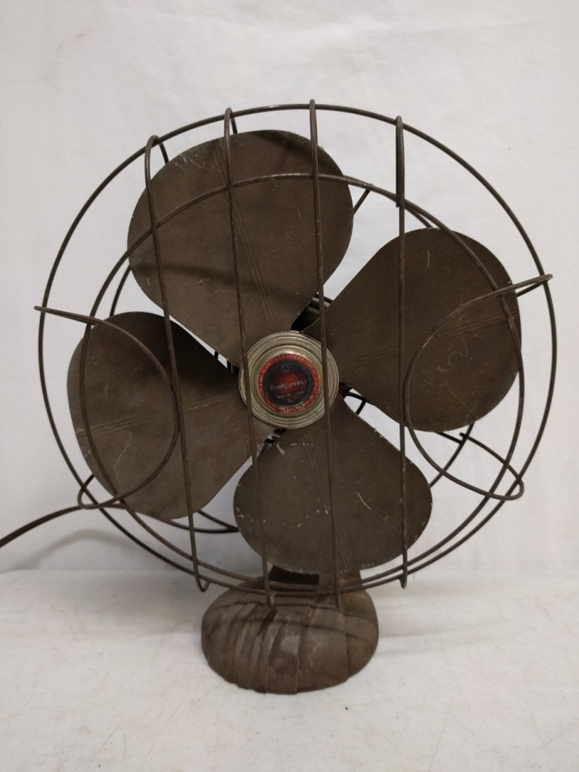 Vintage handy Breeze Oscillating Fan: works 3 speeds 15 1/4" T x 13 1/2" D