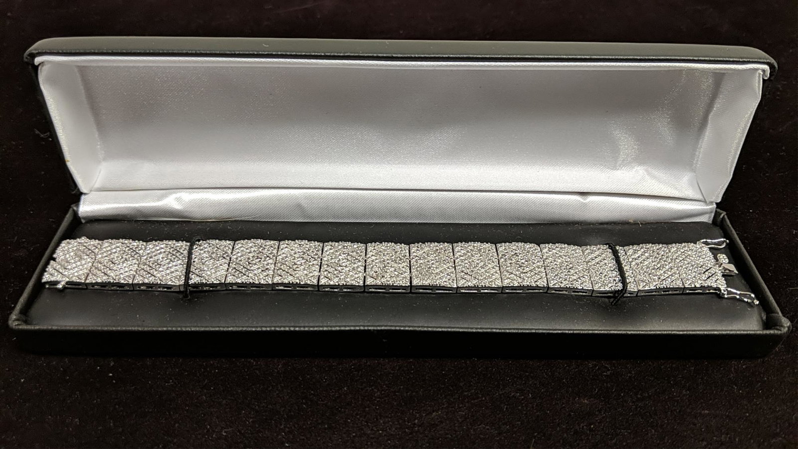 Diamond Custom made tennis bracelet: 7 1/2" L