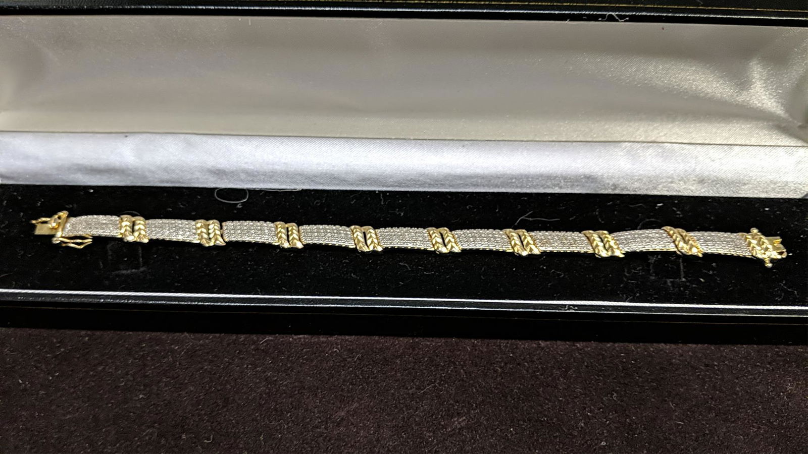 Rolex Style diamond bracelet: 7 1/2" L