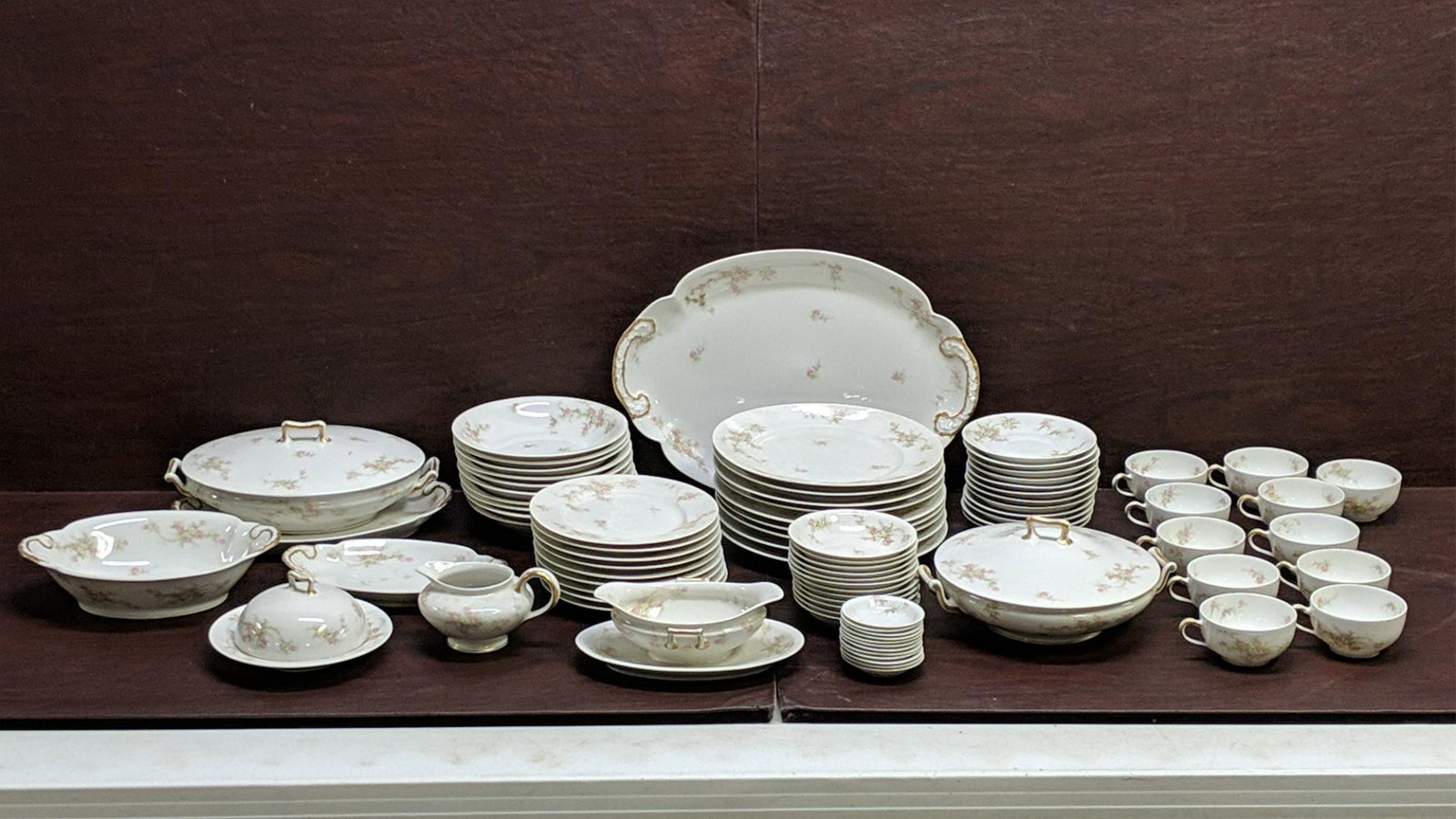 Theodore Haviland China Limoge France: approximately 70 pieces No cracks or chips