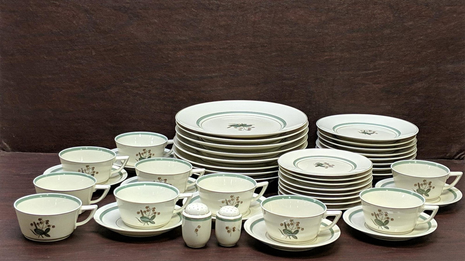 44 pcs. Royal Copenhagen "Quaking Grass" china: Denmark all in good condition 8 dinner plates, 8 salad plates, 8 B & B plates, 10 cups, 8 saucers and Salt & Pepper shakers