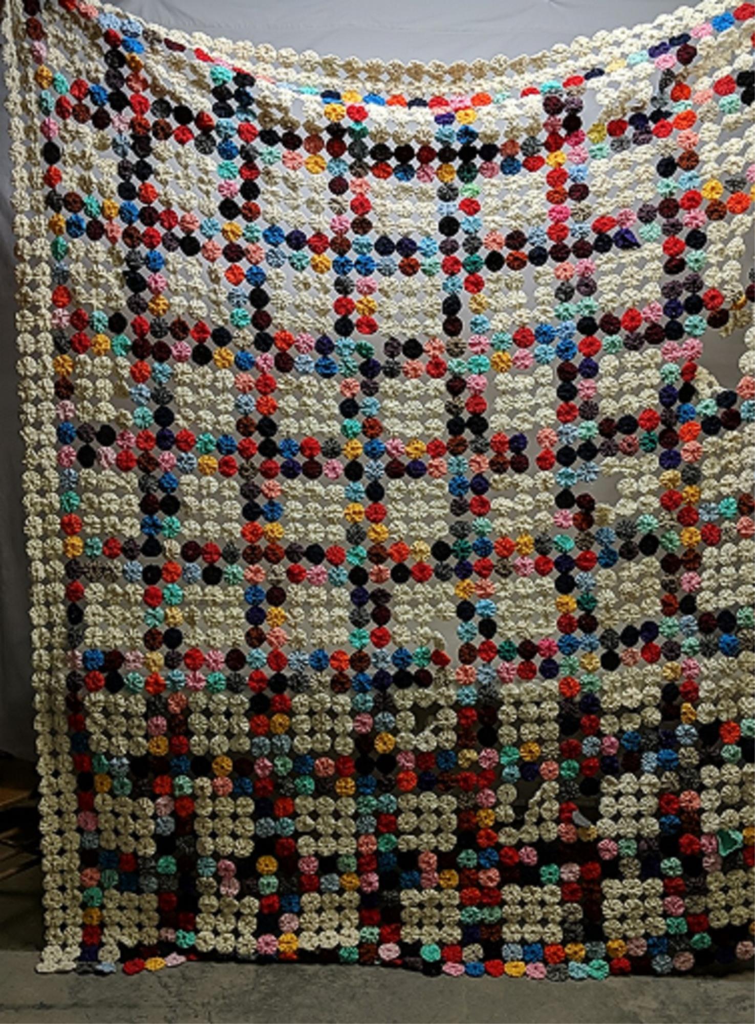 Handmade YoYo quilt (1 of 2)