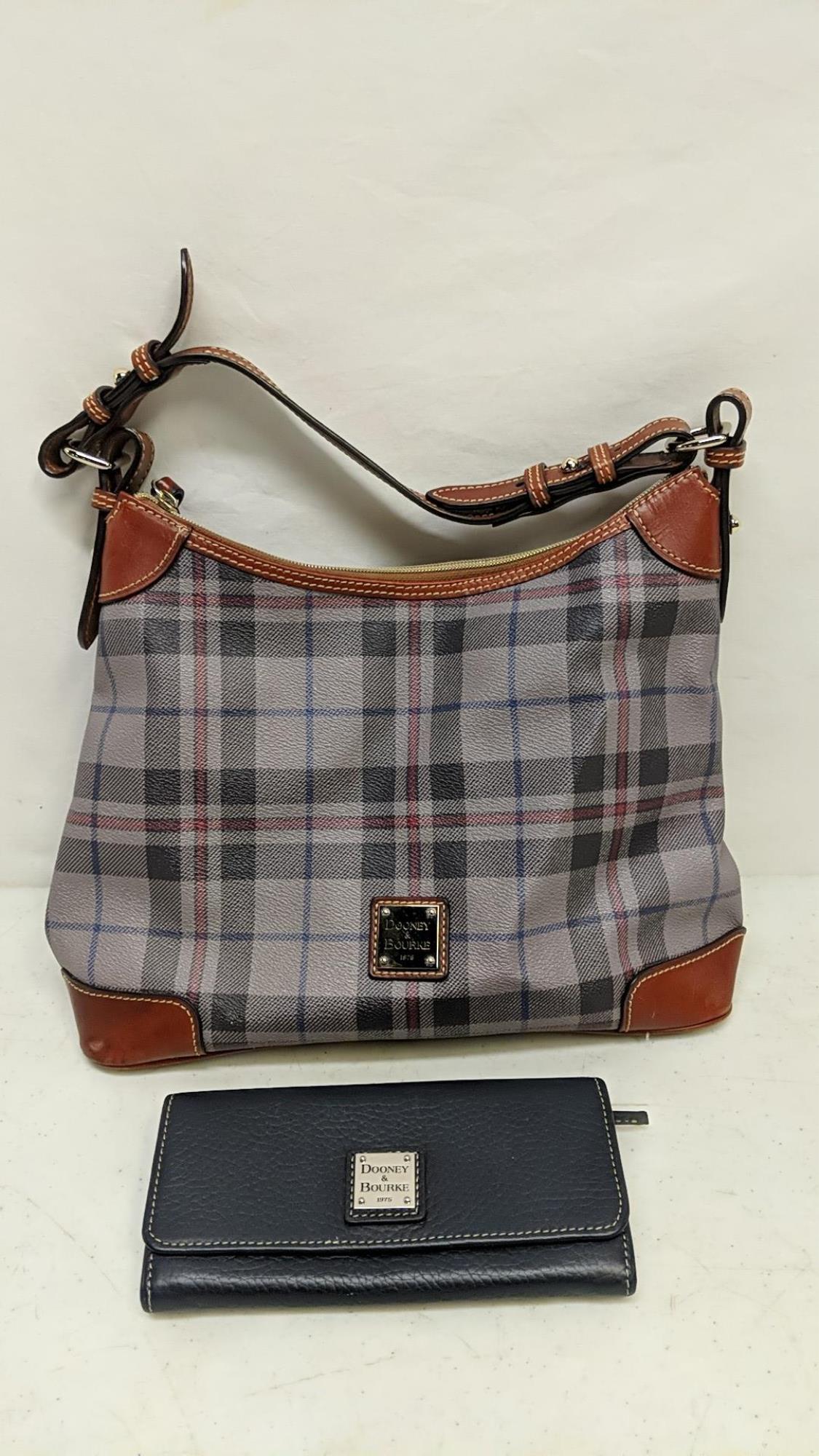 Dooney and Bourke plade purse with clutch: preowned good condition #K932980 purse and it is 10" T x 13" W