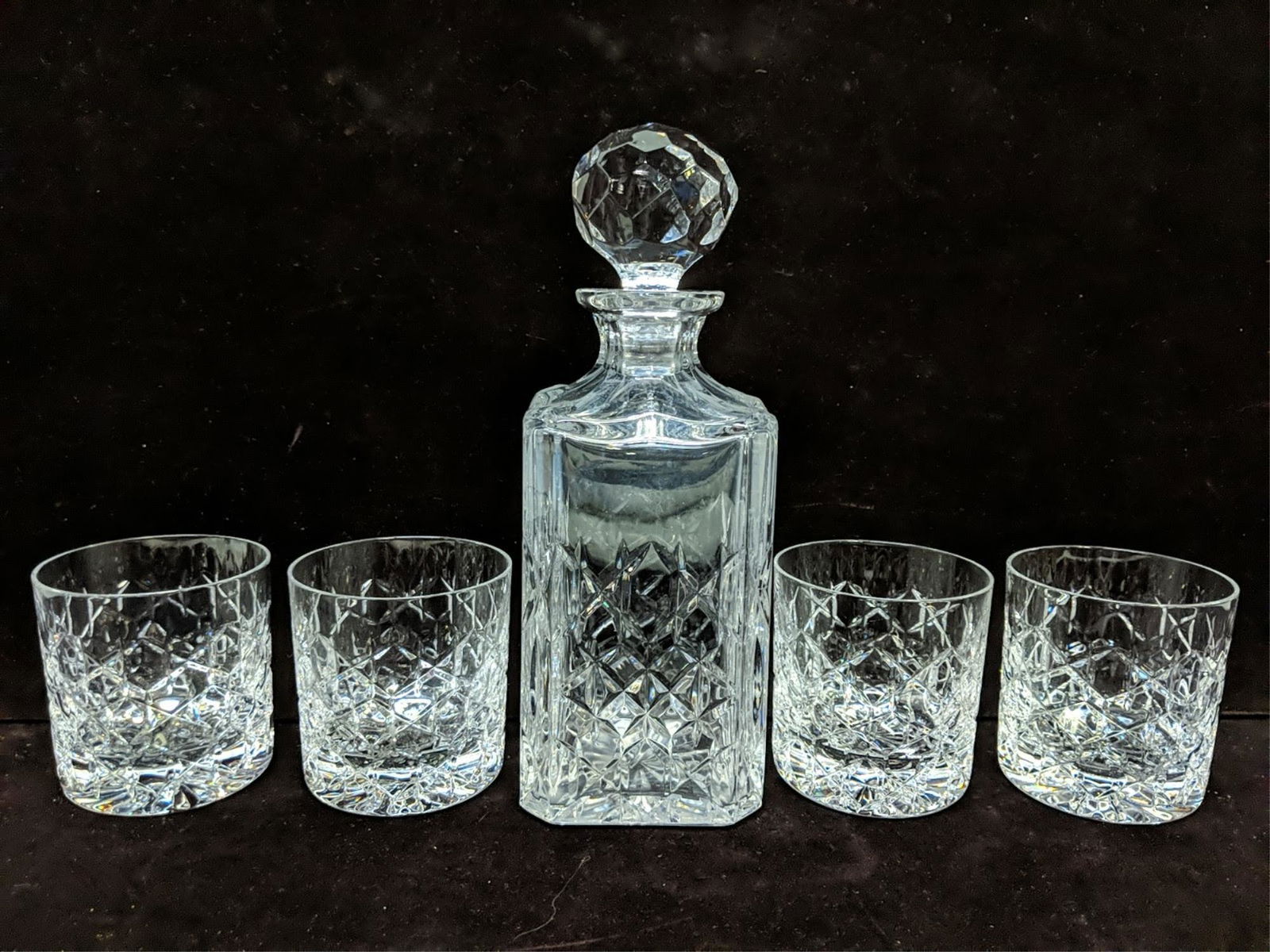 Tiffany & Co Sq. whiskey decanter & 4 glasses (1 of 4)