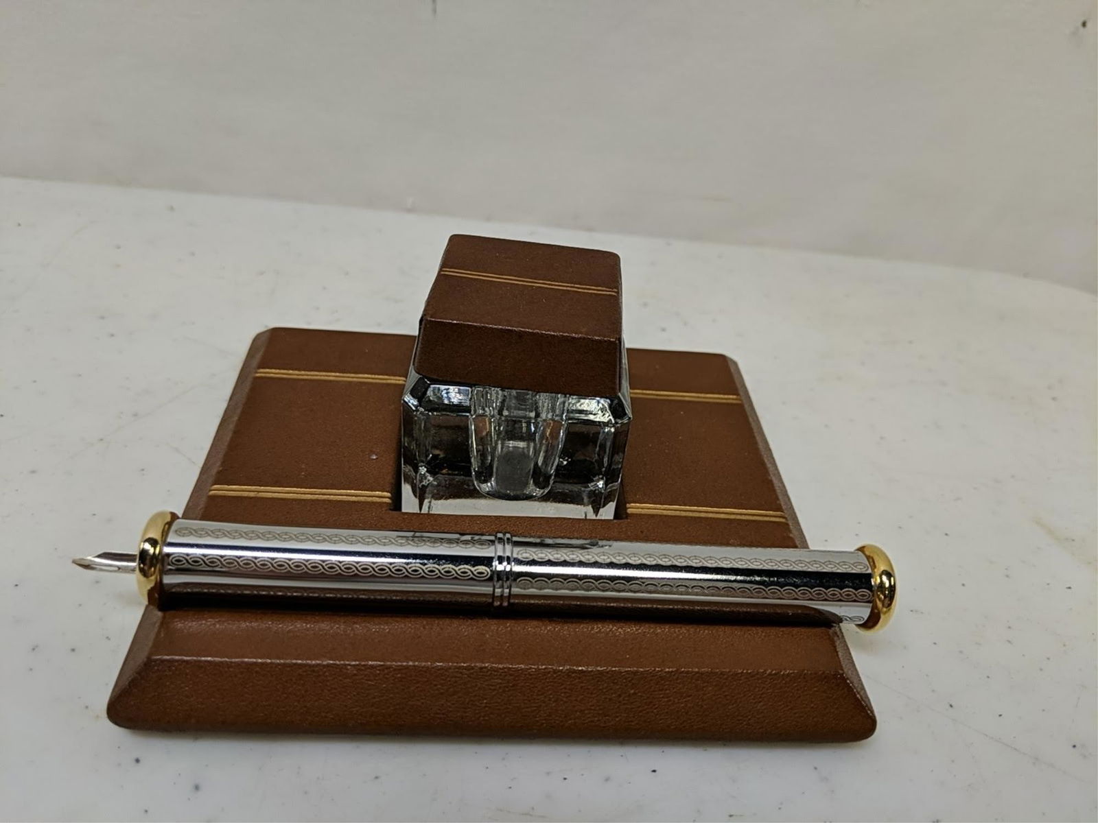 Vintage art deco pen and ink well (1 of 2)