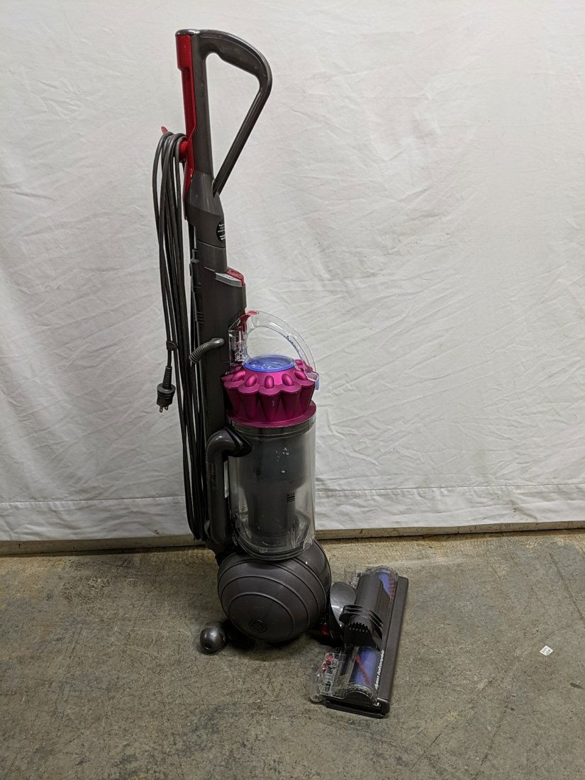 Dyson Ball Multifloor working vacuum cleaner (1 of 3)
