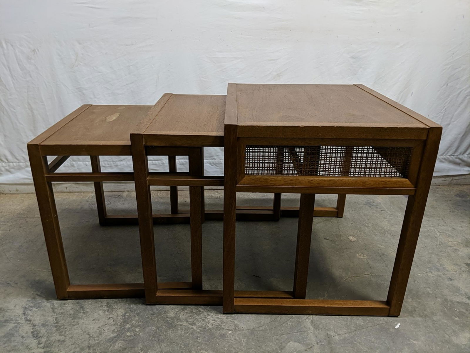 Mid Century modern set of 3 nesting tables (1 of 5)