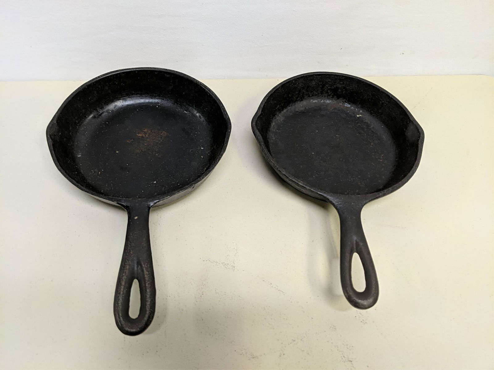 2 Vintage #3 cast iron skillets (1 of 2)