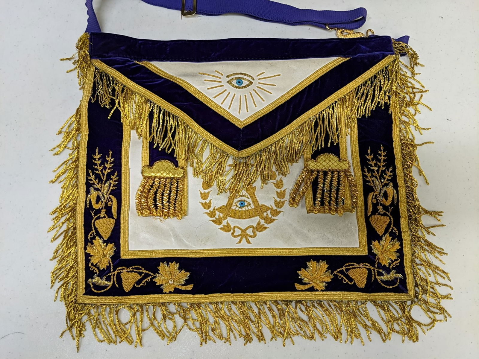 Masonic Grand Master Apron with case (1 of 3)