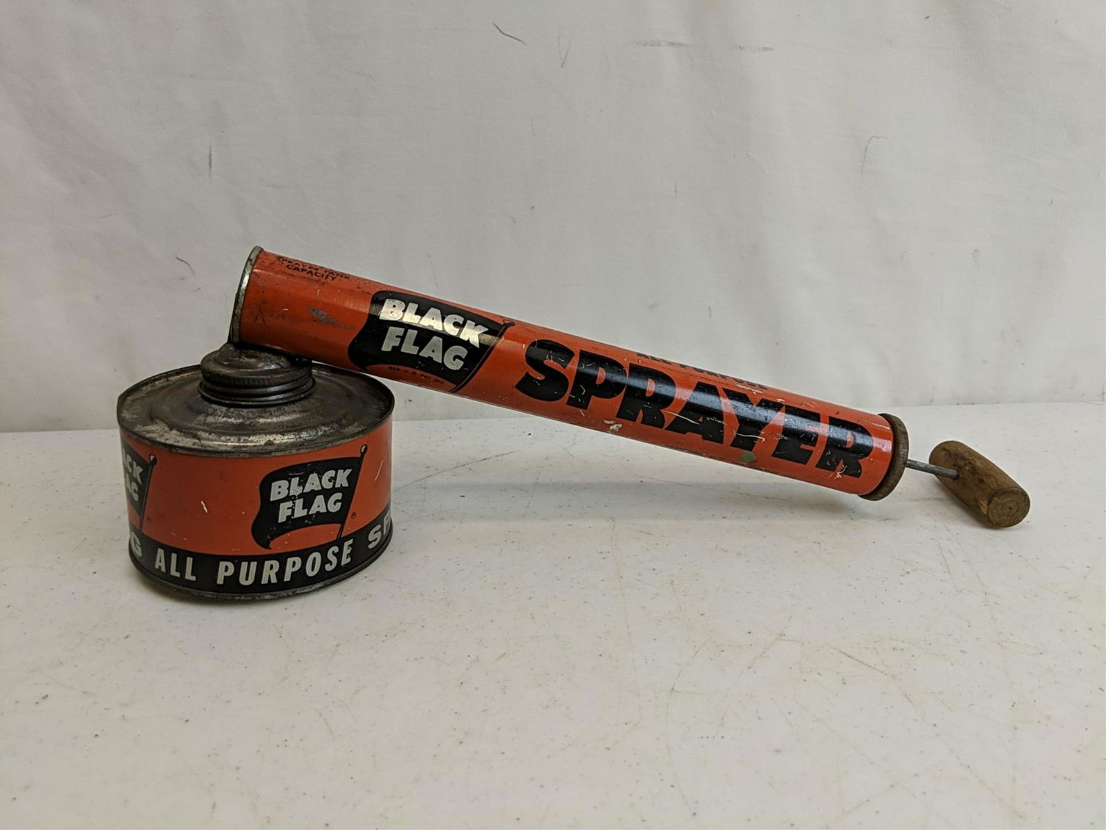 Vintage Black Flag Sprayer (1 of 2)