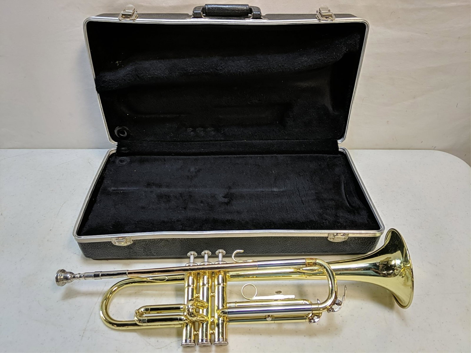 Trumpet complete in hard case: 22" L