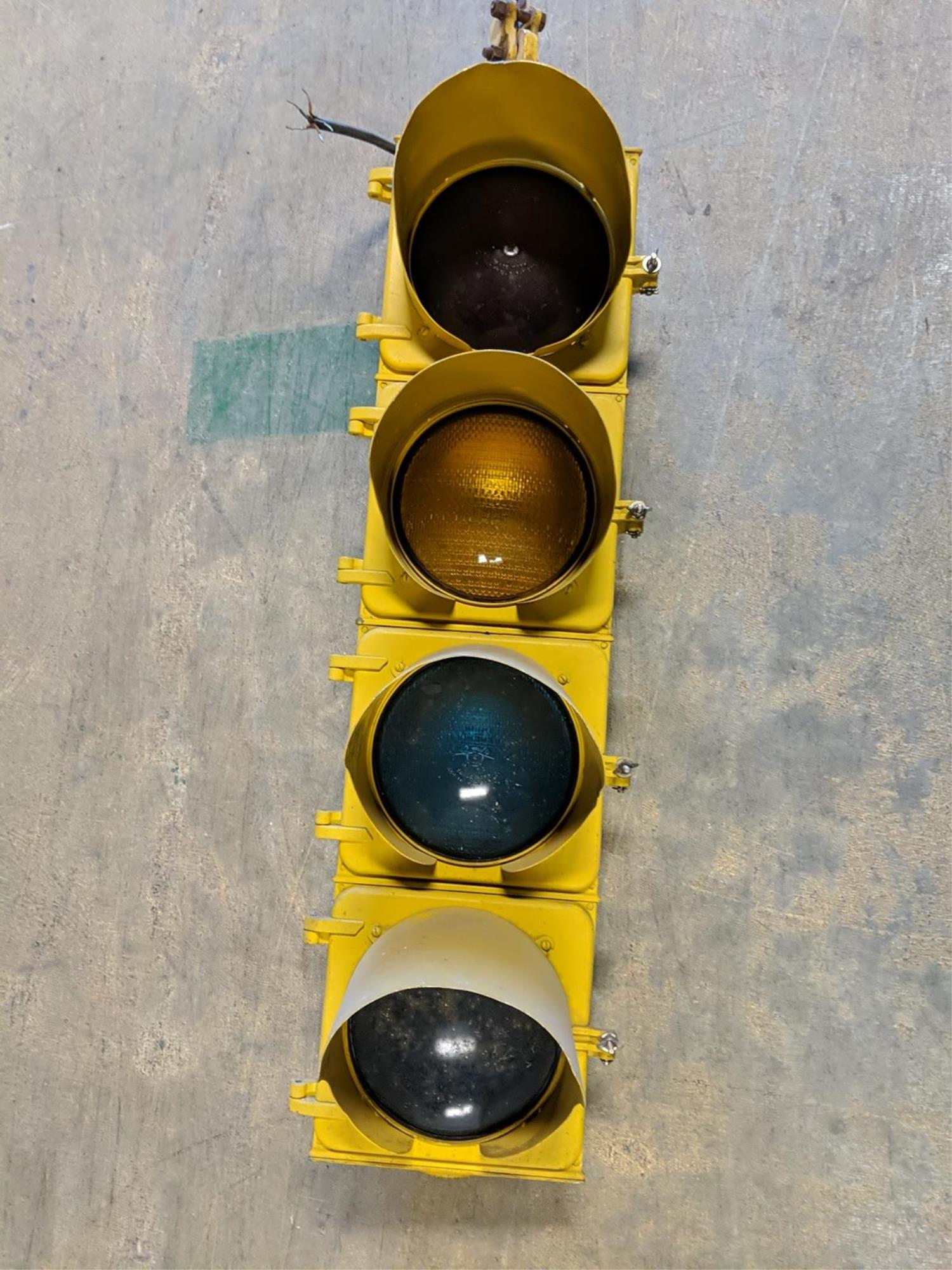 Vintage 4 light traffic light (1 of 2)