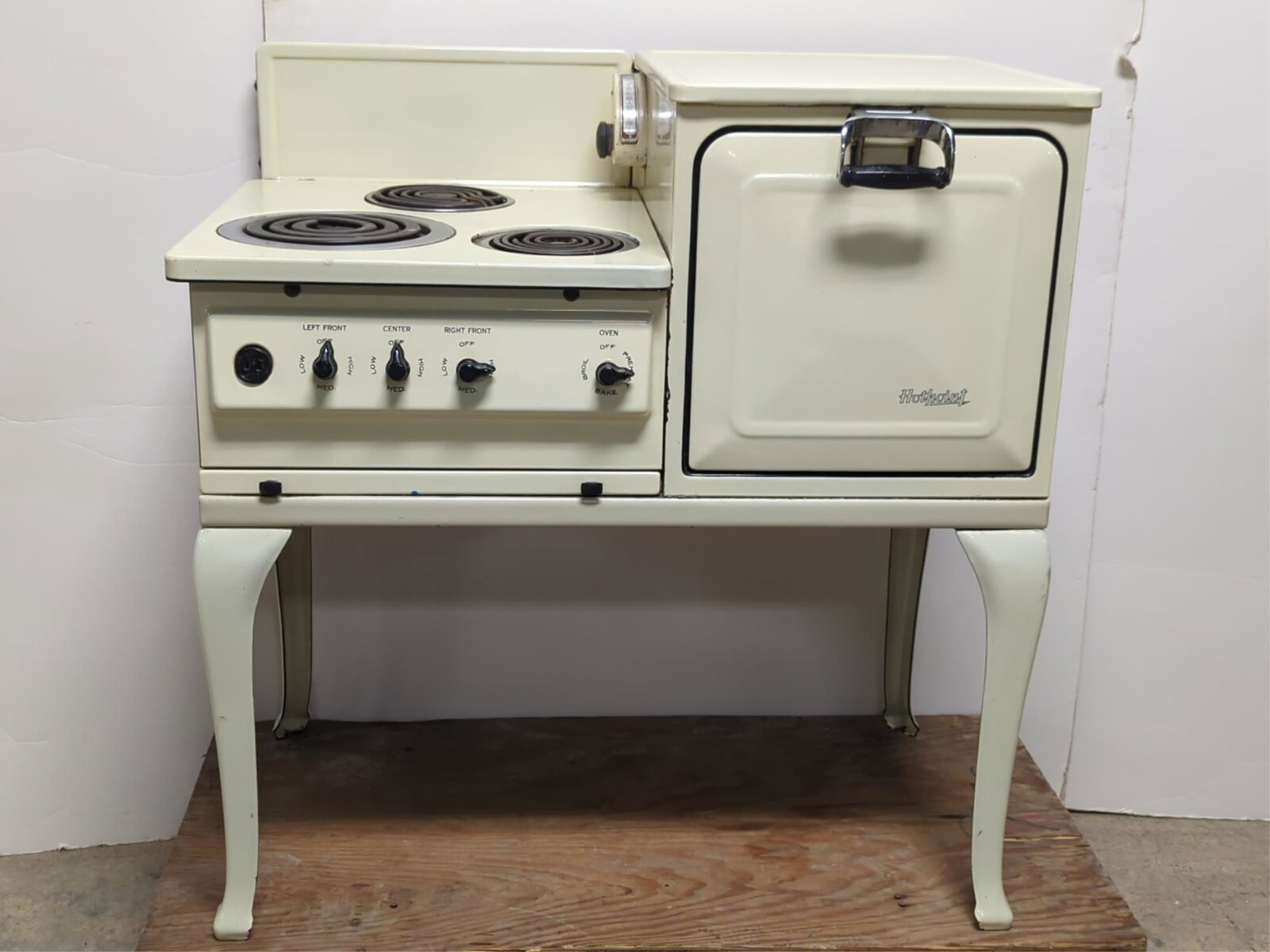 Vintage Hotpoint Stove w/ enamel oven 220V (1 of 4)