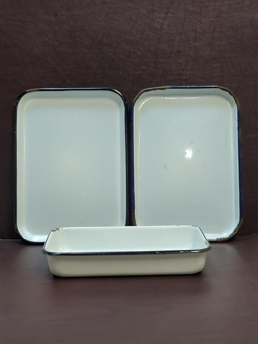 2 Black & white Enamel trays & 1 blue & white tray (1 of 2)