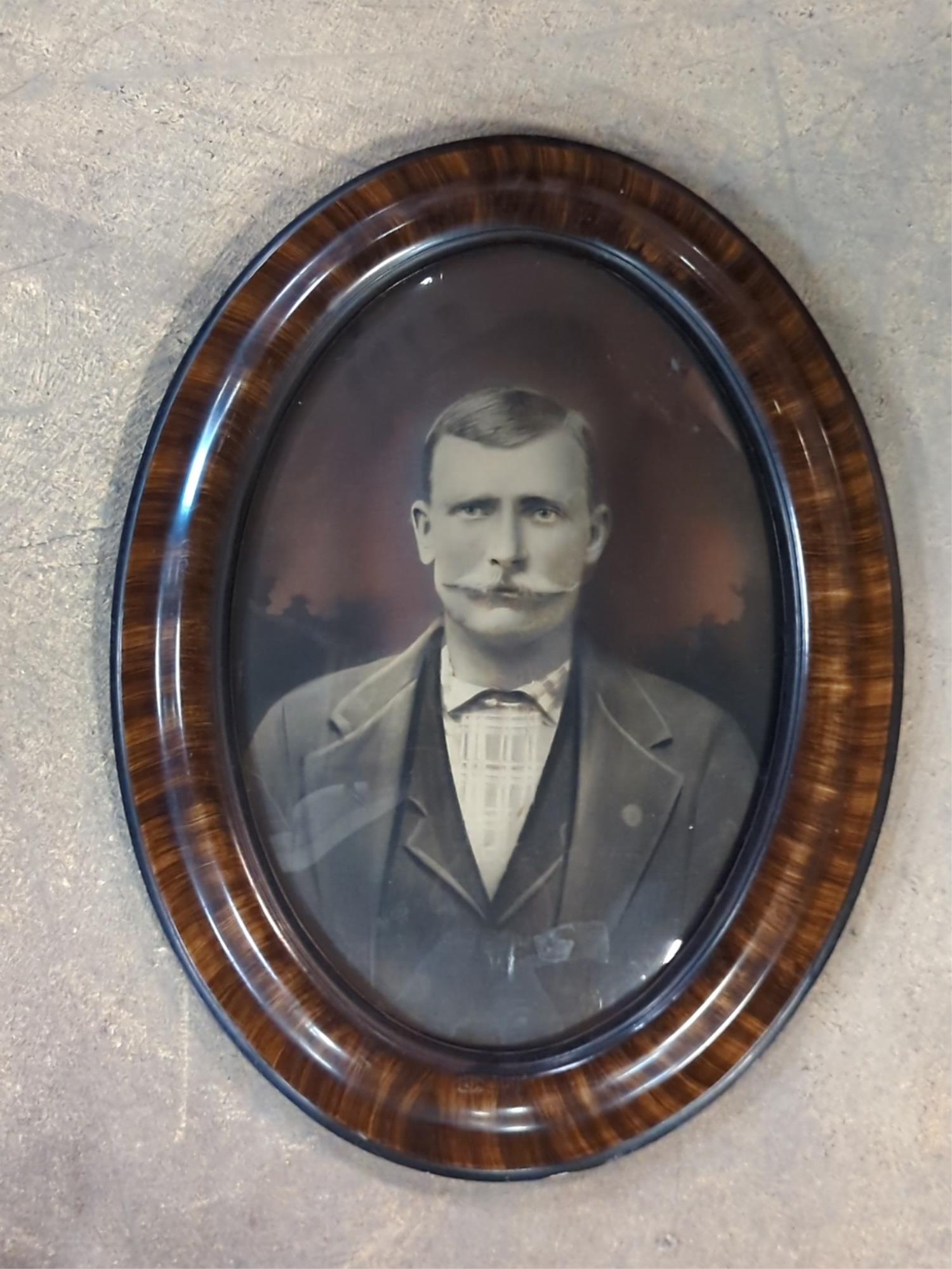 Antique oval frame with convex glass & portrait: unknown man portrait good condition 24 1/2" T x 18 1/2" W