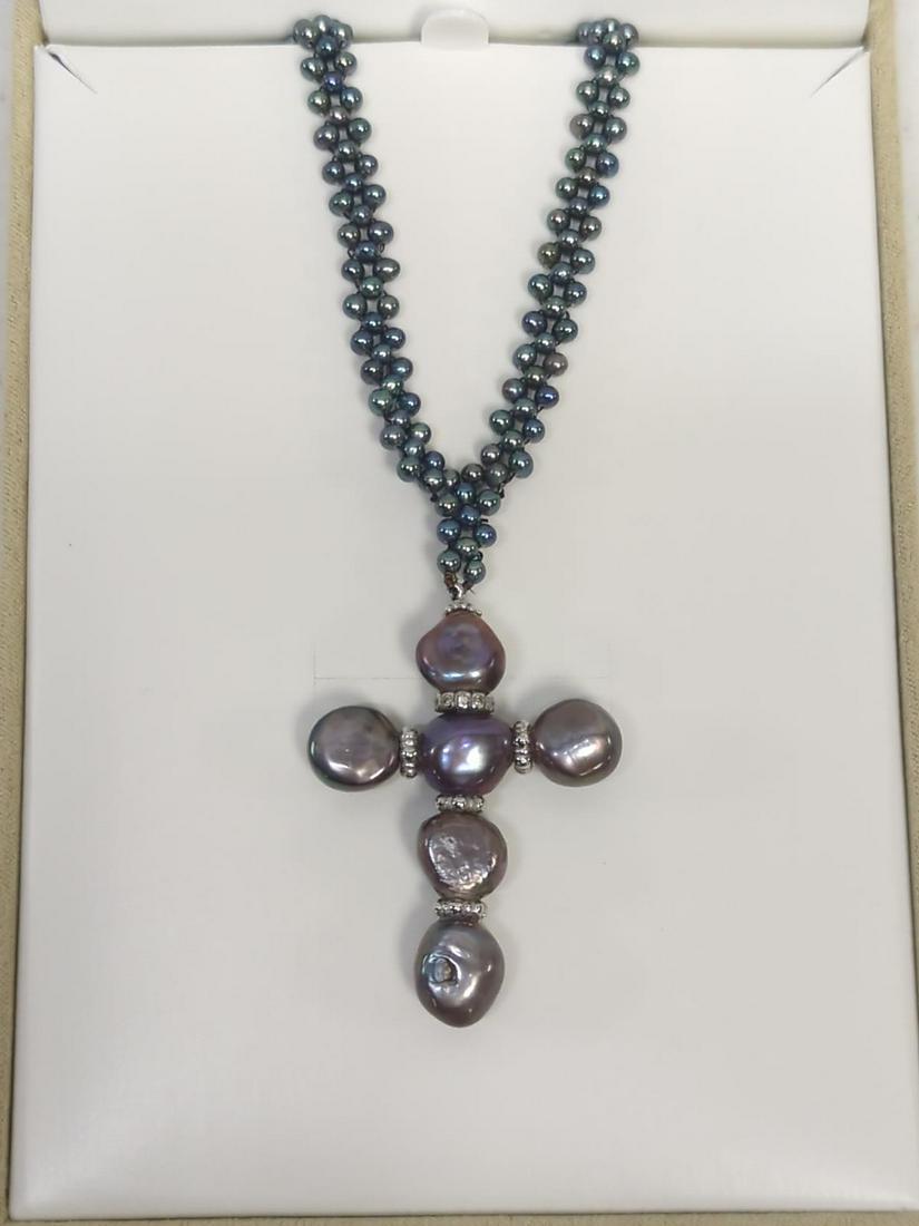 14 kt W.G. Gray Tahitian pearl 16" Cross necklace: marked 14 K