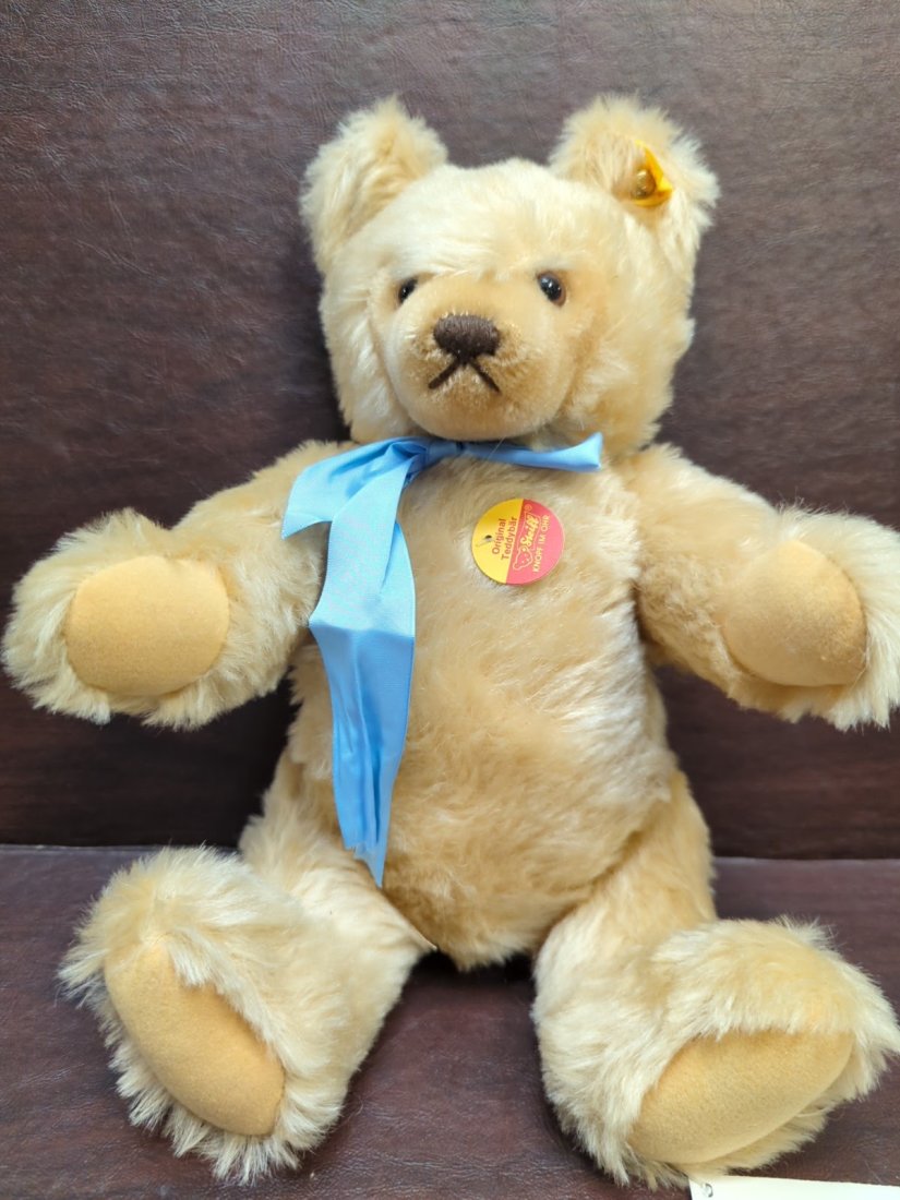Steiff Blond Mohair jointed Teddy Bear: has all original tags & button 15 1/2" T