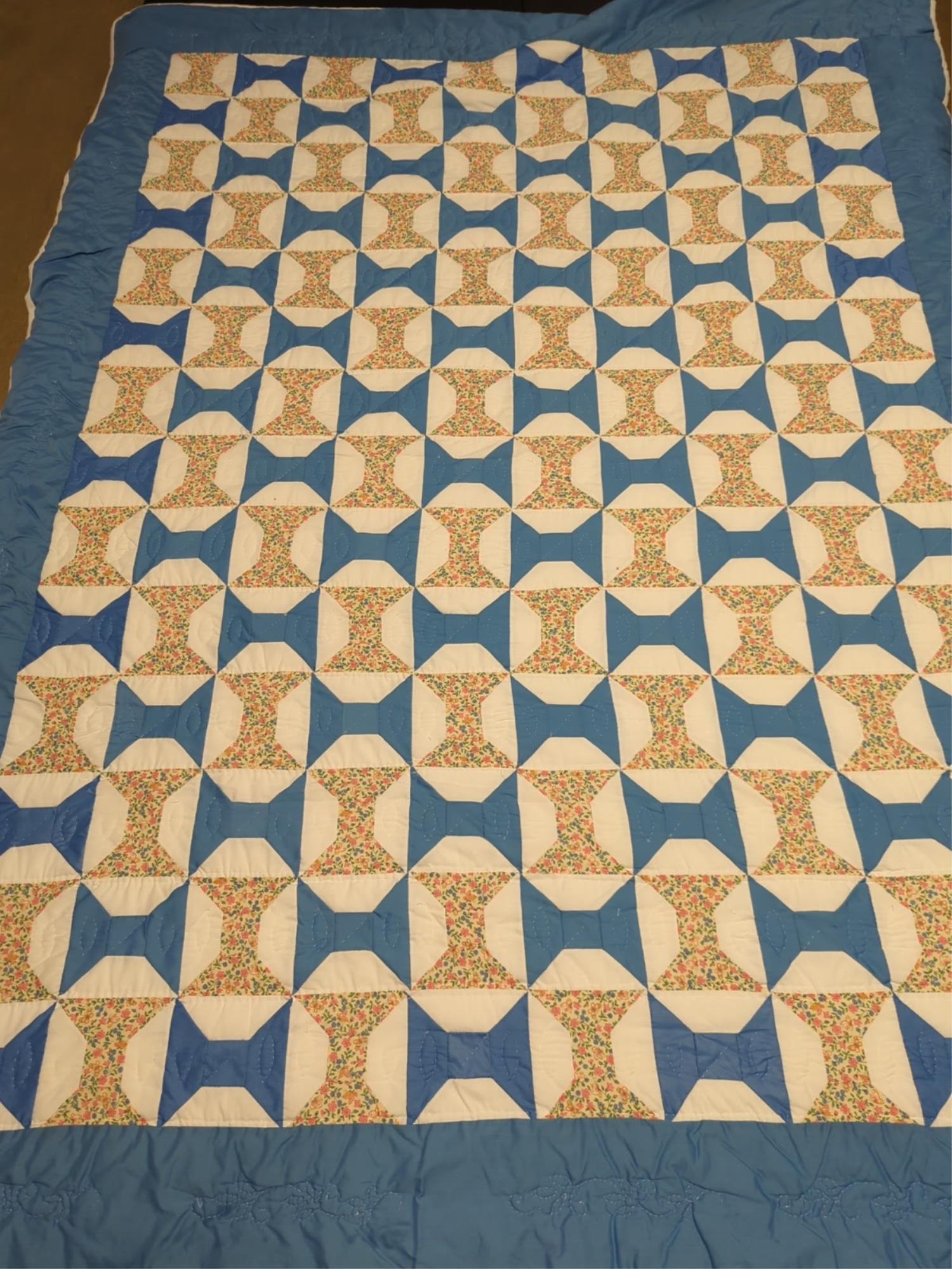 hand made fairly new spool quilt (1 of 4)