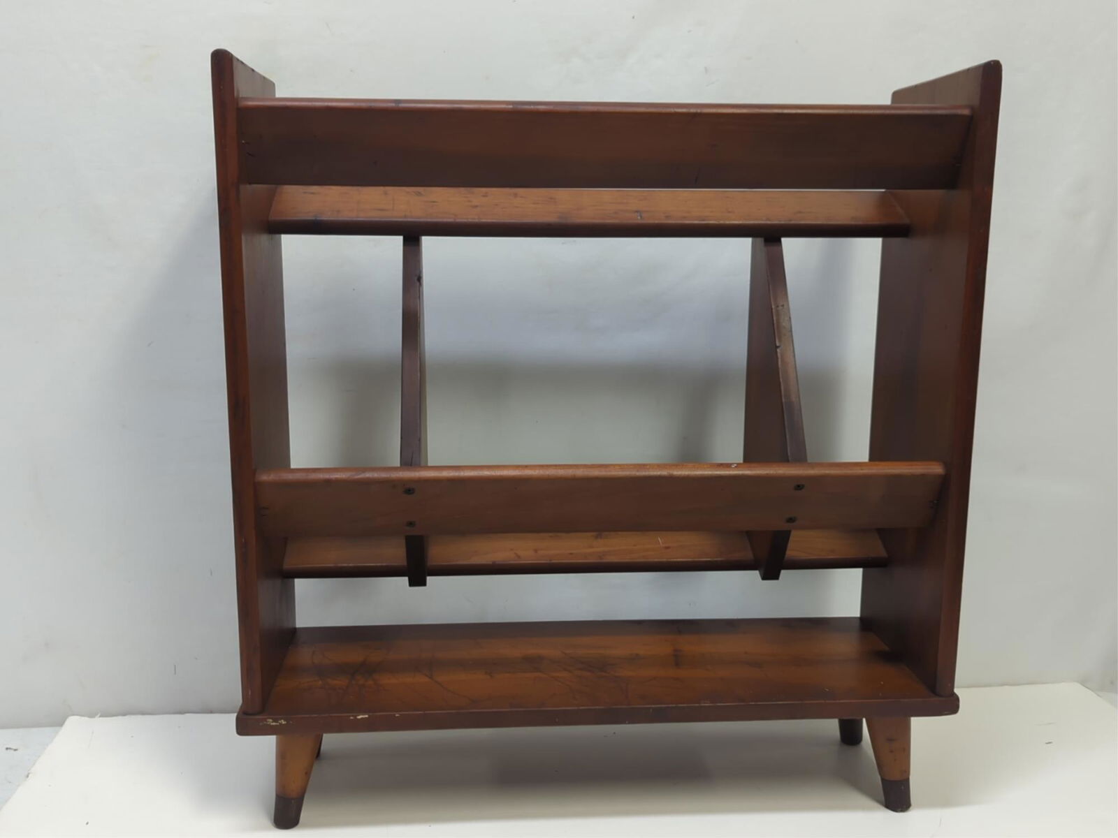 Mid Century Modern bookstand (1 of 2)