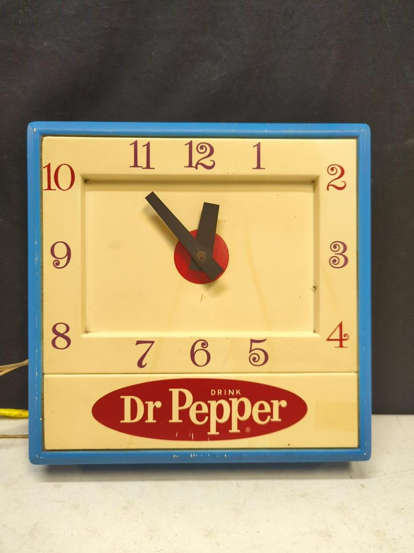 Vintage Plastic Dr. Pepper Electric clock (1 of 1)