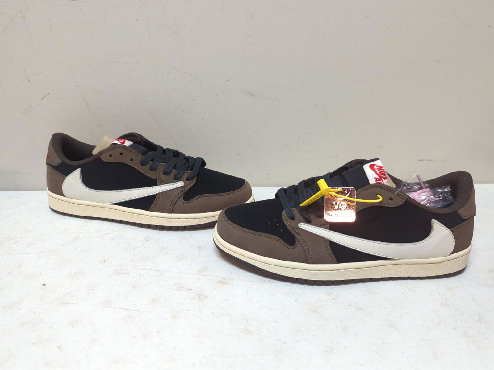 Nike Travis Scott X Air Jordan 1  Low "Mocha" (1 of 12)