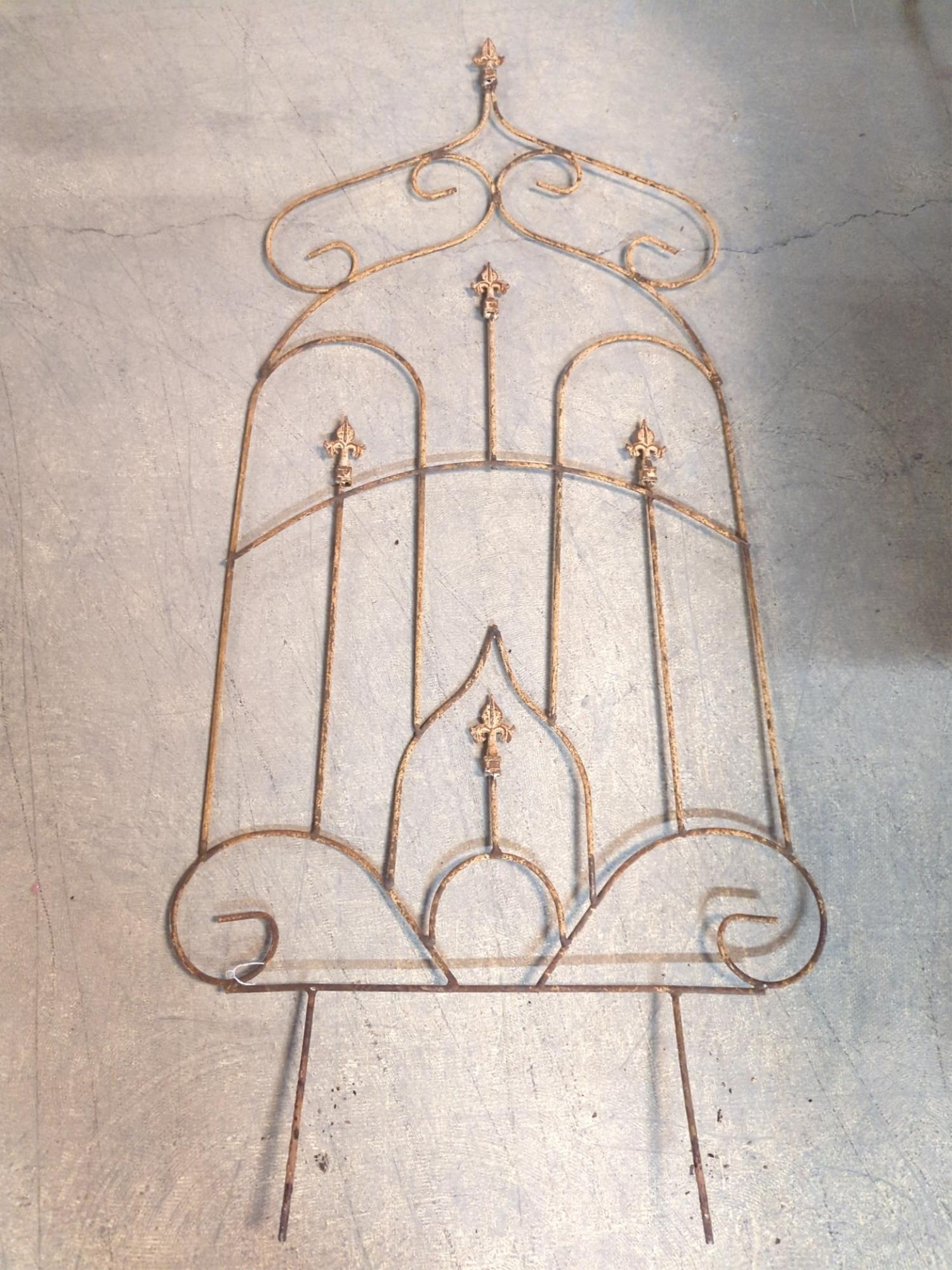 Wrought iron trellis (1 of 1)