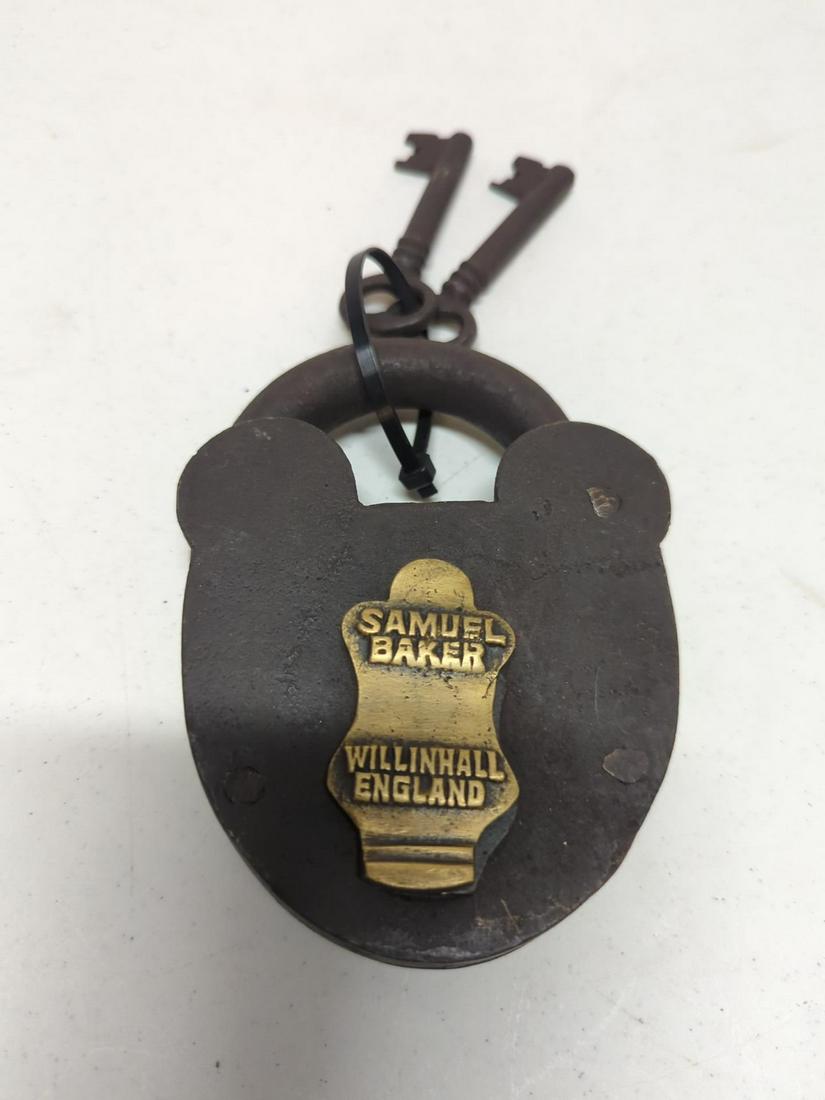 Large Railroad style Smuel Baker pad lock (1 of 2)