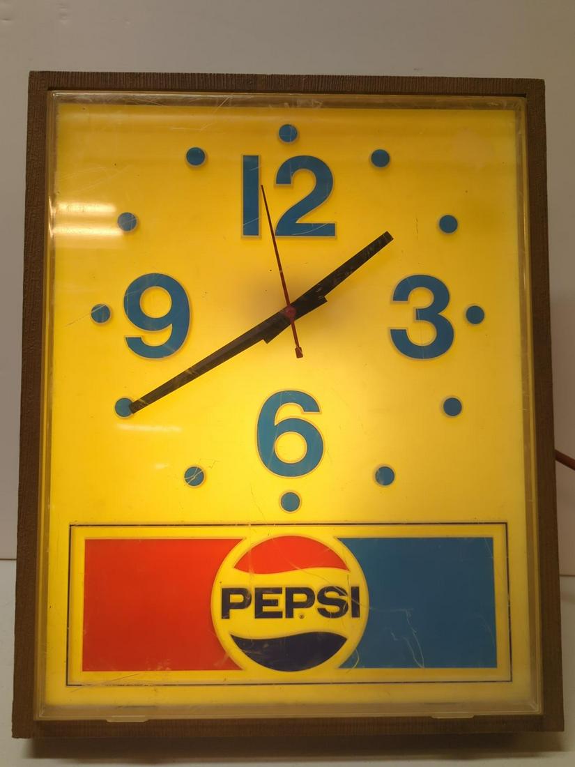 Vintage Plastic Pepsi Clock (1 of 2)