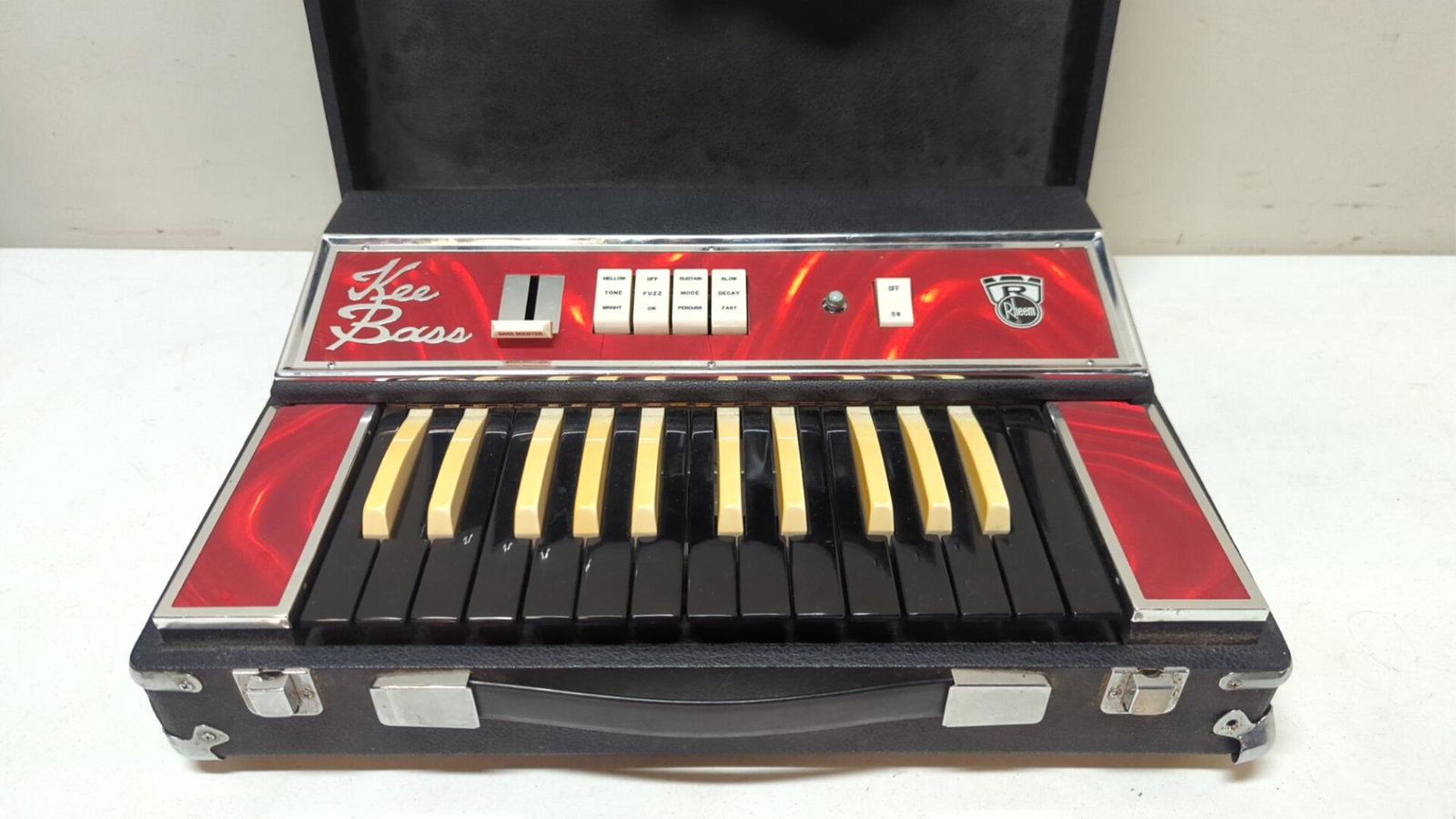 Rheem Key board Kee Bass - electric (1 of 2)
