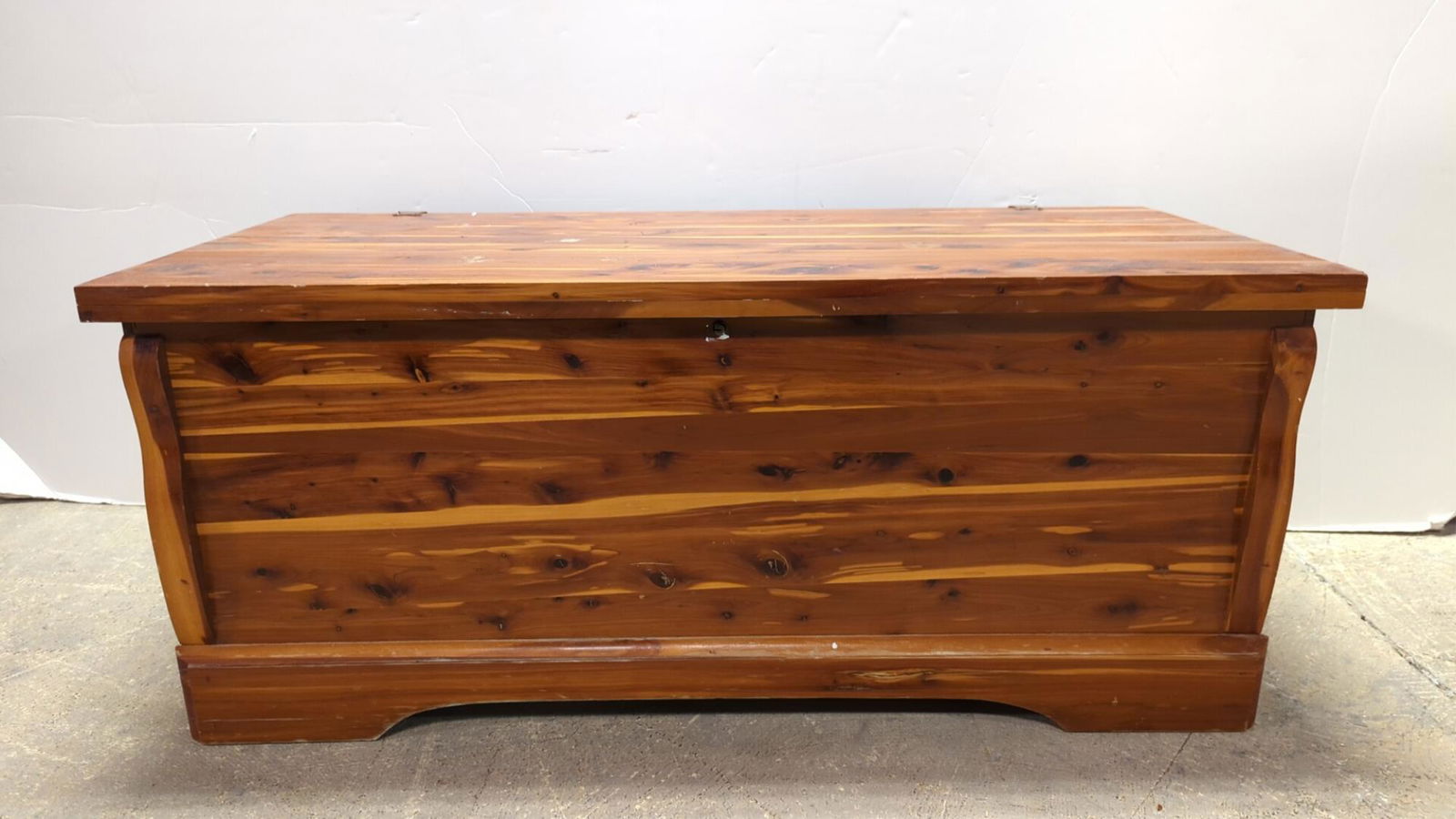 Vintage solid Cedar blanket chest (1 of 6)
