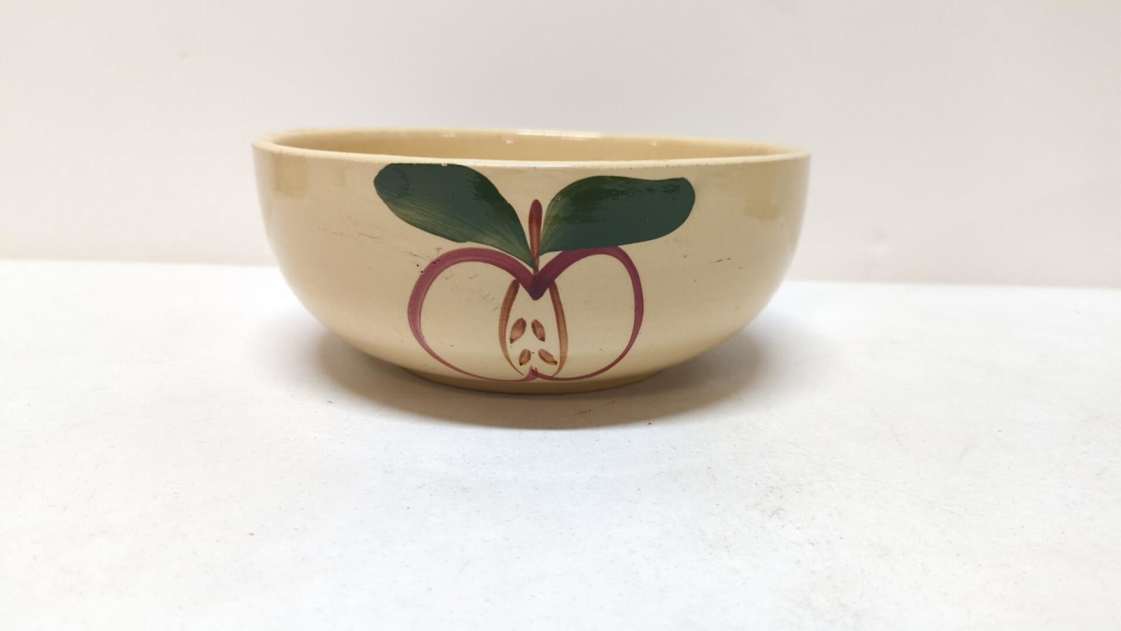 Vintage Watt Pottery Vegetable bowl (1 of 2)