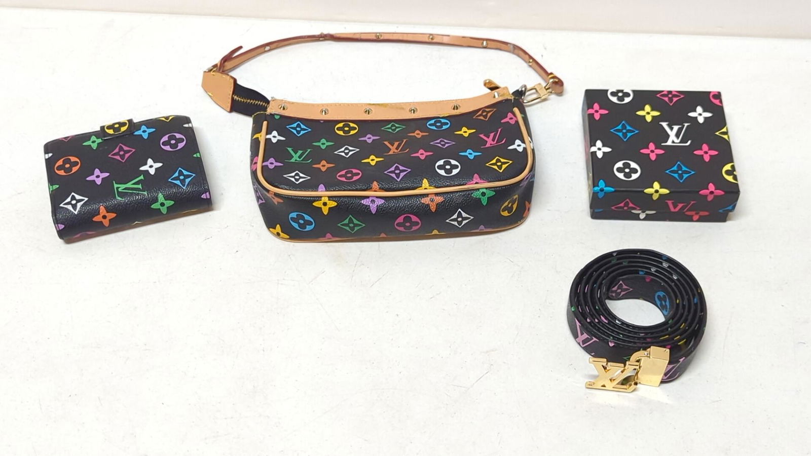 3 pieces "The Dream" by Louis Vuitton (1 of 3)