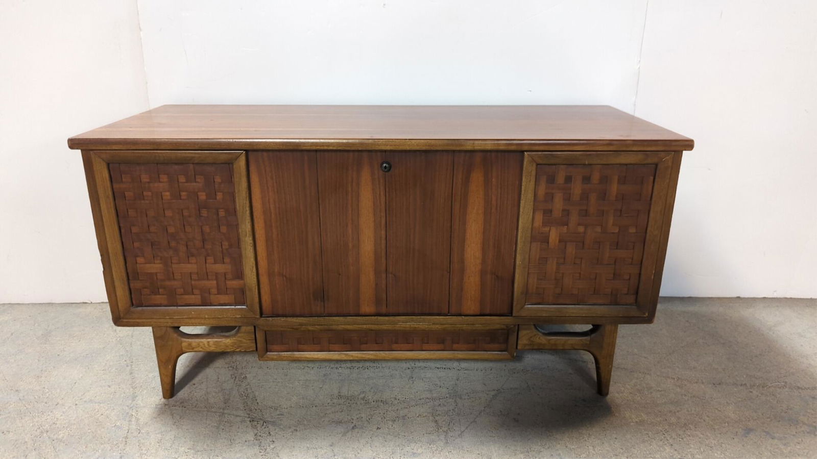 Mid Century Modern Lane Cedar Chest w/drawer (1 of 5)