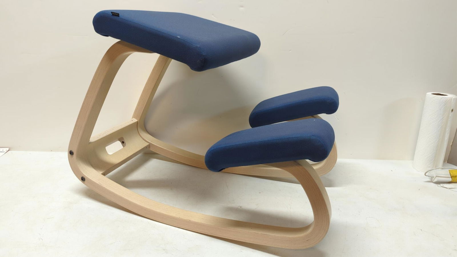 Verier original Ergonomic kneeling chair (1 of 2)