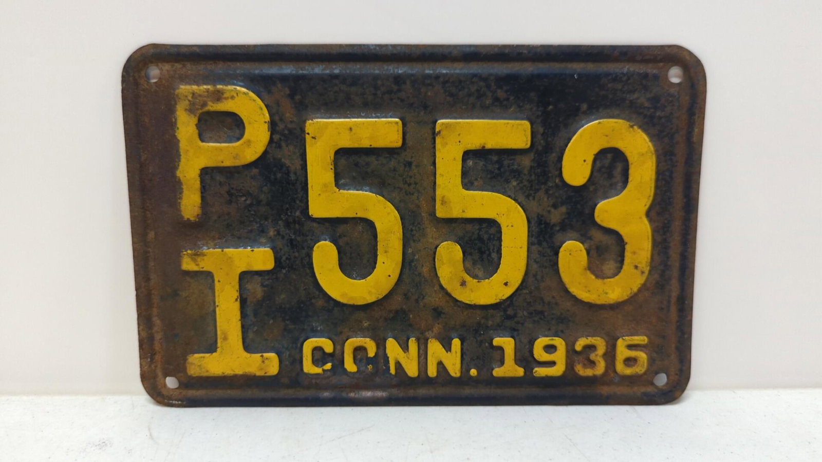 Vintage 1936 Connecticut auto license plate (1 of 2)