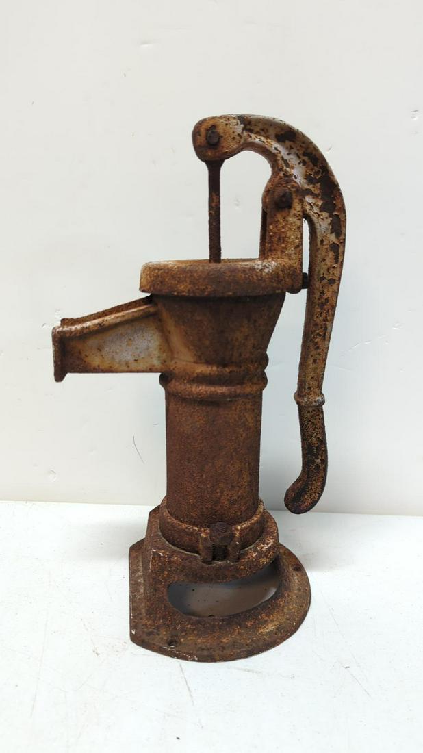 Vintage Cast Iron Well Pump: 15 1/2" T rust and corrosion