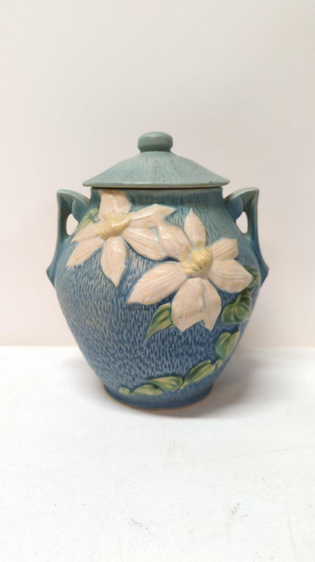 Vintage Roseville blue Clematis cookie jar (1 of 3)