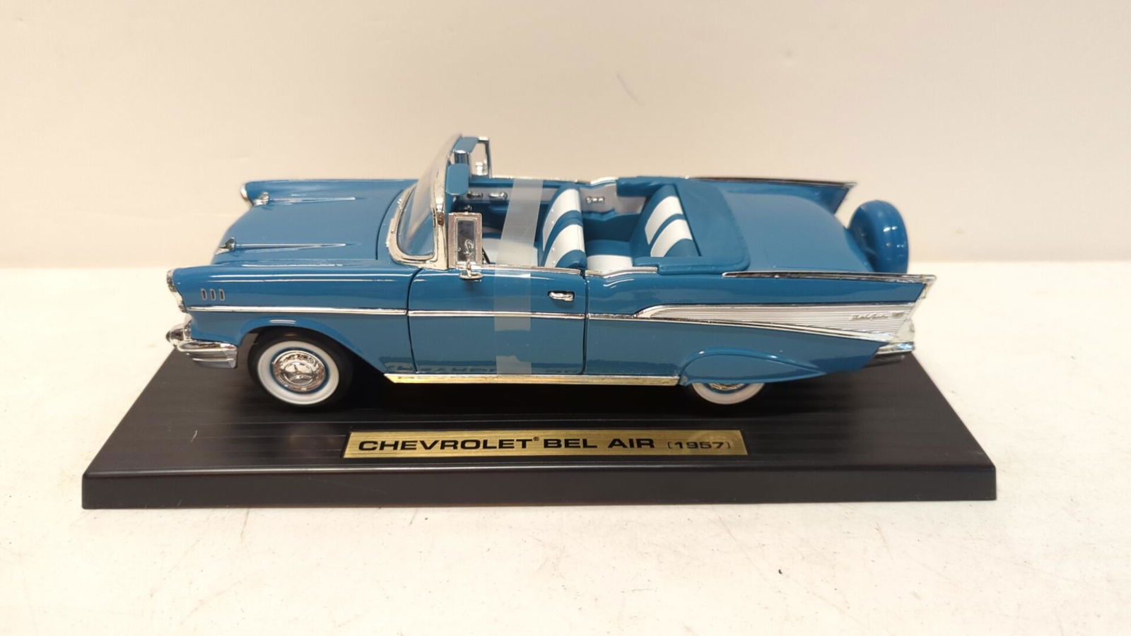 1957 Bel - Air Chevrolet Convertible (1 of 5)