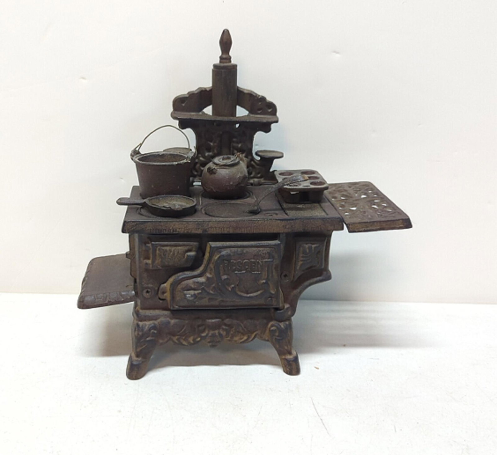 Cast Iron Cresent Wood Cookstove (1 of 3)