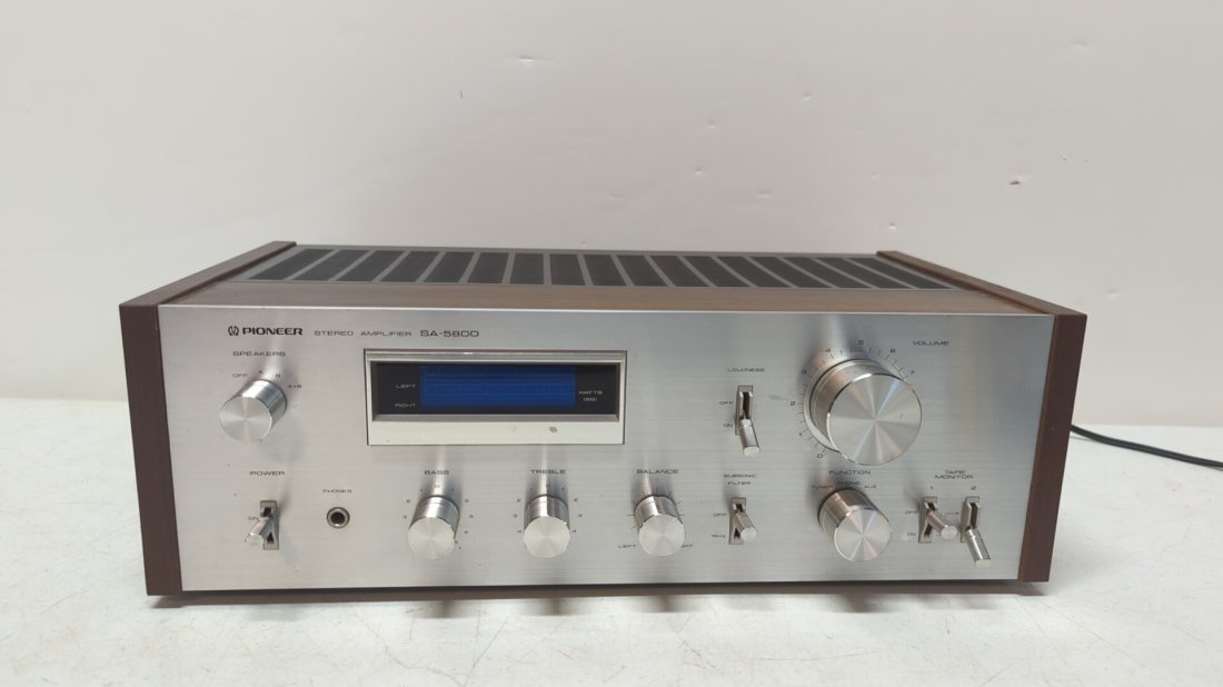 Vintage Pioneer Stereo Amplifier SA-5800 (1 of 2)