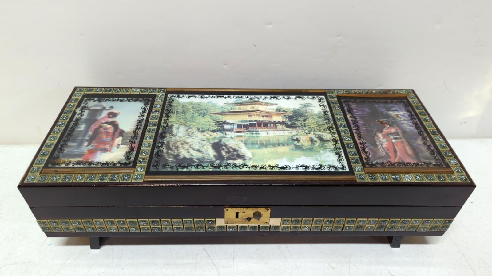 Oriental 3 D Jewelry Music Box (1 of 3)