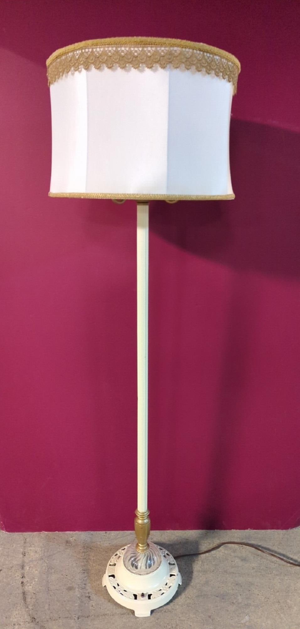 Floor lamp with 4 bulb light: milk glass shade and gold and white fabric shade works