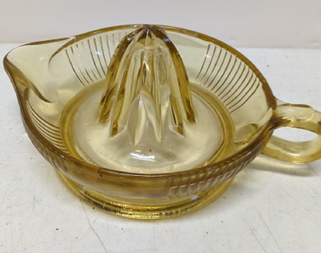 Vintage Amber Glass juicer / reamer: 8" x 6" good condition