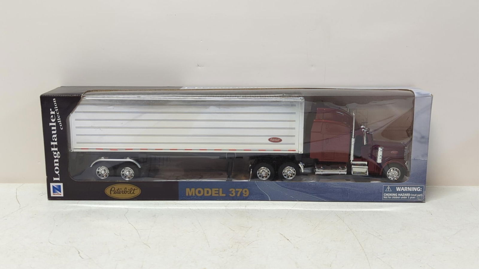 Peterbilt Model 379 Long Hauler (1 of 1)