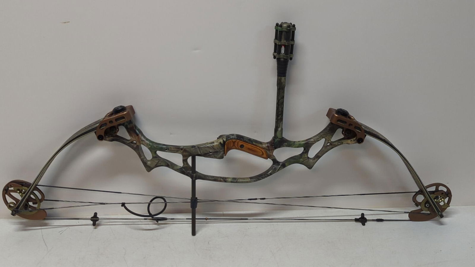 Hoyt Ultra Tec XT2-000 Bow: weight 60 - 70, Length 27.5 - 30, String 55.